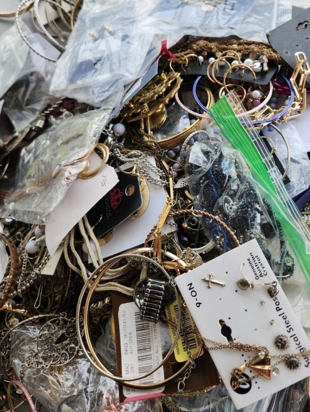 1 pounds jewelry lot costume vintage rings necklaces bracelets earrings pins